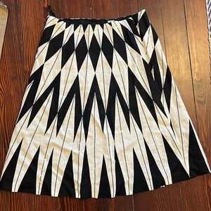 Skrtz Aline black and white linen skirt with beading. Size 6.